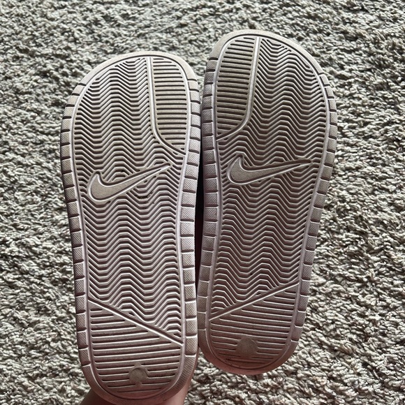 nike slides - Picture 2 of 2